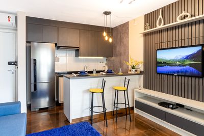 Quarto com workspace e mesa de estudos — ideal para viajantes a trabalho