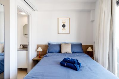 Quarto com layout prático e amenidades essenciais — ótimo para hostels