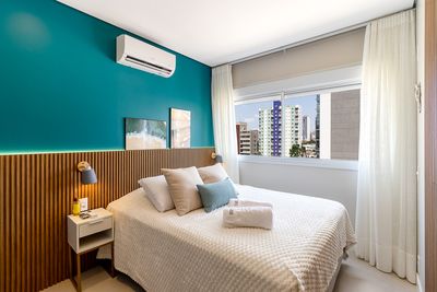 Piscina e área externa com paisagismo — fotografia para promoção de hospedagem