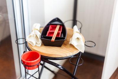 Quarto com design jovem e arrumação prática — foto para hostels