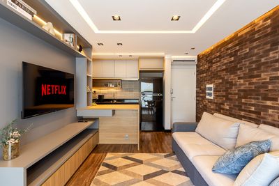 Quarto compartilhado com beliches e organização prática — ideal para albergues